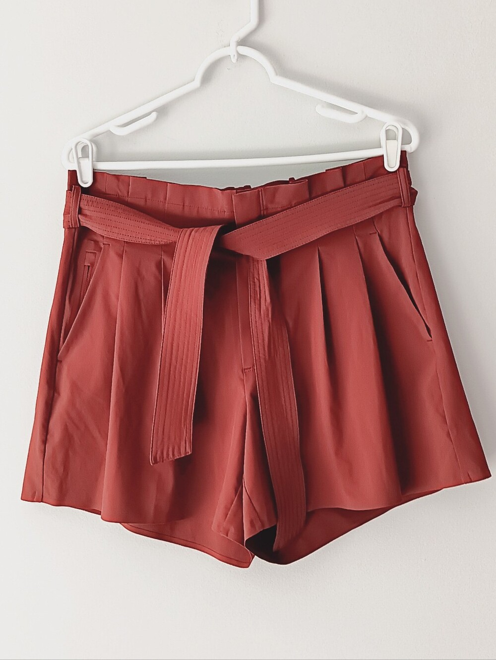 Athleta Skyline Short II Ruffled Belted Relaxed Fit 12" Rise Size 10 Rust Brown - Picture 6 of 15